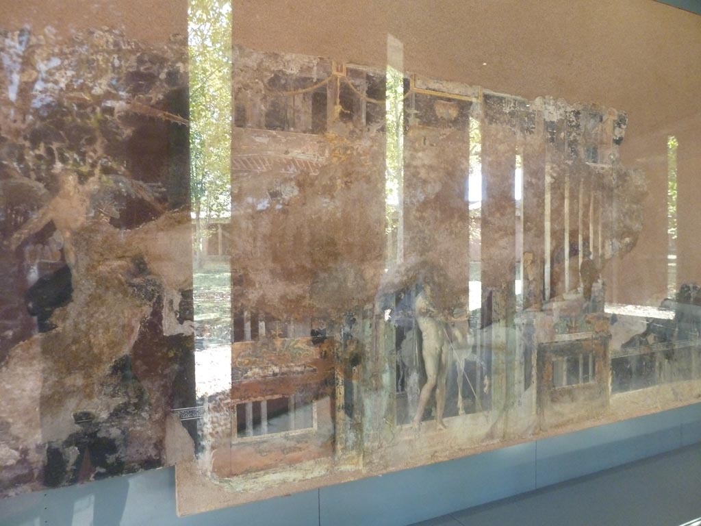 Complesso dei triclini in località Moregine a Pompei. May 2018. Triclinium B, east wall, on display in the Pompeii Palaestra.
In the bottom centre is the painting of the second of the Dioscuri.
Photo courtesy of Buzz Ferebee.
