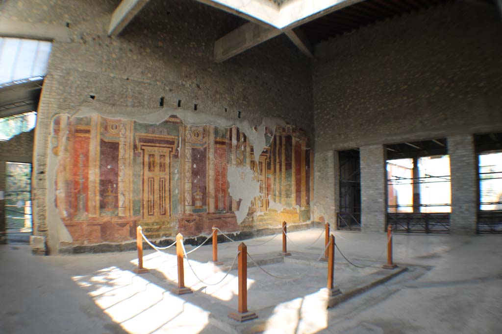 Oplontis Villa of Poppea, March 2014. Room 5, atrium. Looking across atrium towards the west wall and north-west corner. 
Foto Annette Haug, ERC Grant 681269 DÉCOR.

