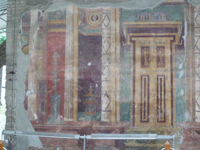 Oplontis Villa of Poppea, October 2001. Room 5, painted imitation doorway on west wall.   Photo courtesy of Peter Woods.
