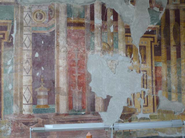 Oplontis, Villa of Poppea, April 2018. Room 5, detail from west wall at north end. Photo courtesy of Ian Lycett-King. Use is subject to Creative Commons Attribution-NonCommercial License v.4 International.
