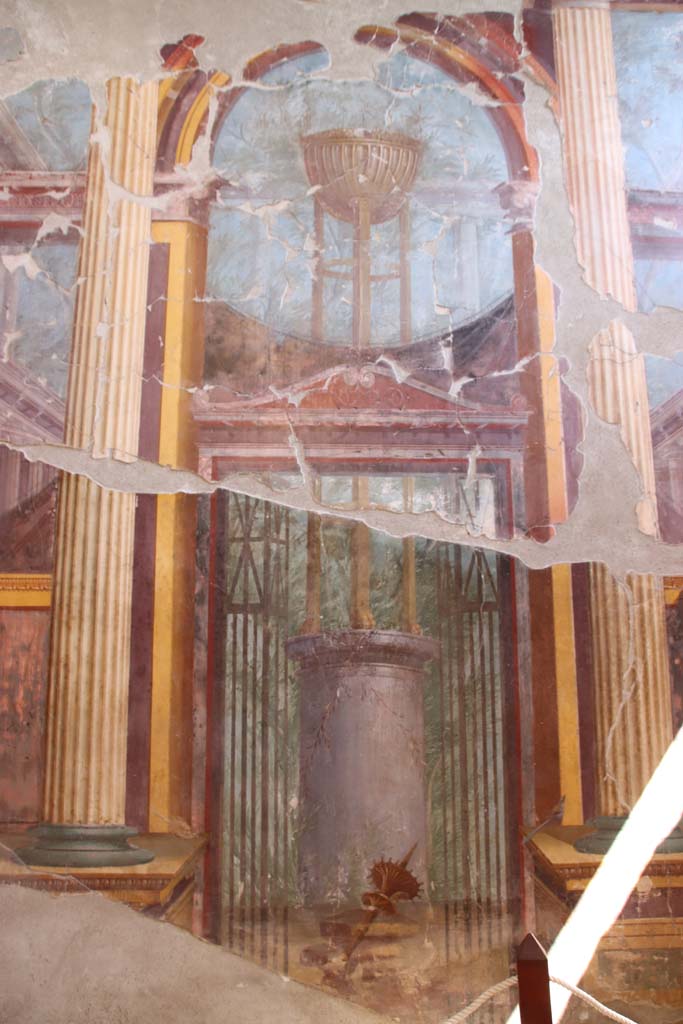 Oplontis, Villa of Poppea, October 2001. Room 15, east wall, detail of painting of the Delphic tripod.  Photo courtesy of Peter Woods

