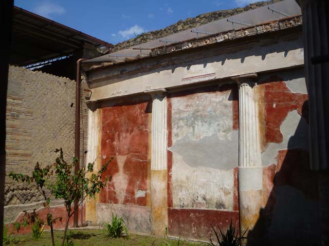 Oplontis, May 2011. Room 20, east wall of small courtyard garden. Photo courtesy of Michael Binns.