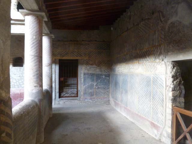 Oplontis, September 2015. Room 32, looking towards south-east corner, with painted plants and birds.