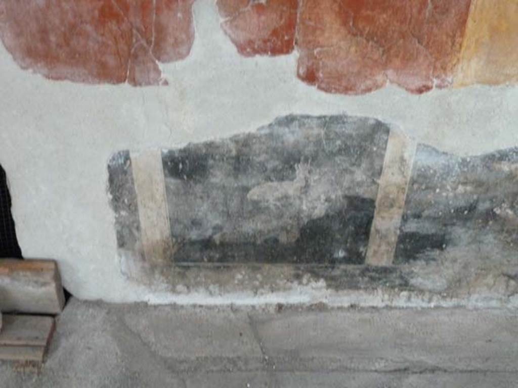 Oplontis, September 2015. East Portico 34, black zoccolo with painted plants.
