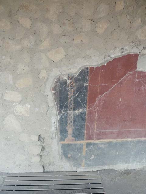 Oplontis, September 2015. Portico 40, detail of painted decoration from west wall, in north-west corner.
