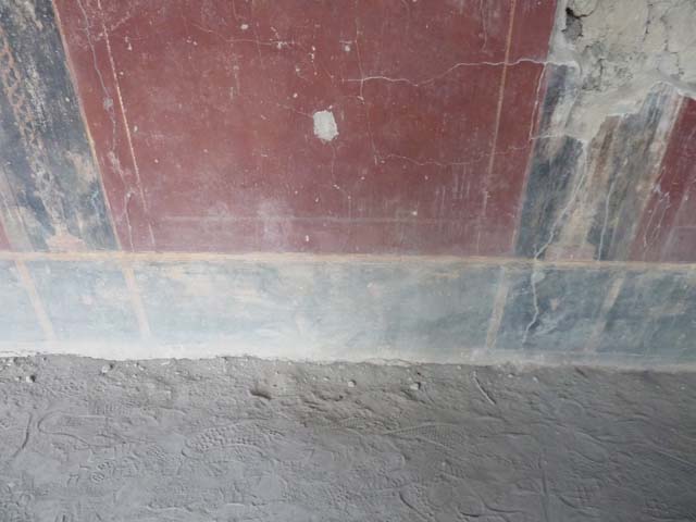 Oplontis, September 2015. Portico 40, detail of painted panel from west wall in north-west corner.