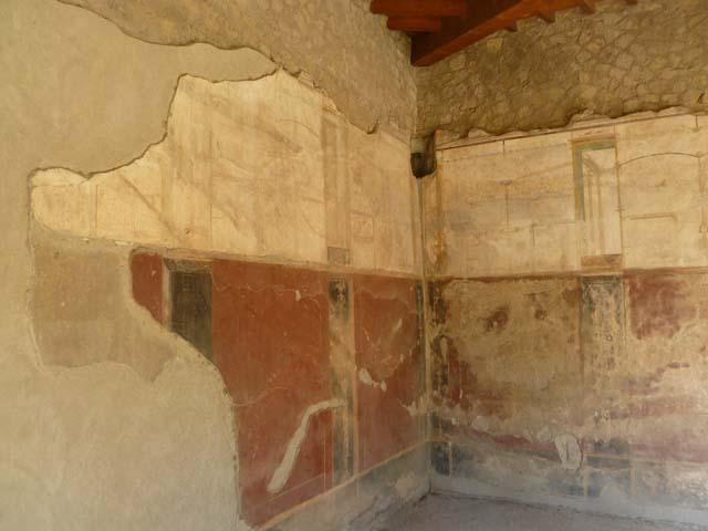 Oplontis, May 2011. Portico 40, east wall in north-east corner. Photo courtesy of Michael Binns.