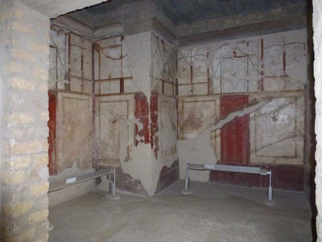 Oplontis Villa of Poppea, September 2021.  
Room 41, painted decoration from upper north wall of alcove, at west end. Photo courtesy of Klaus Heese.

