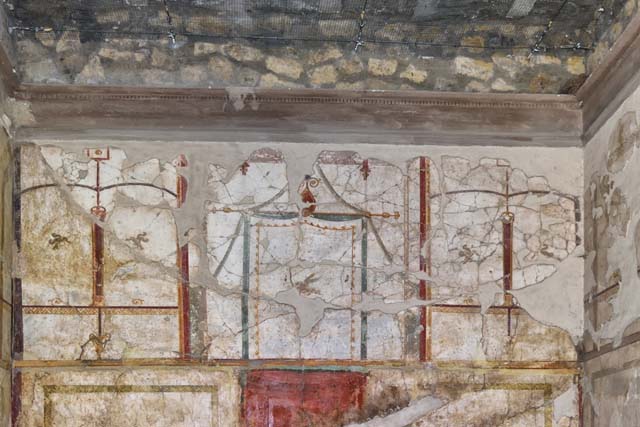 Oplontis, May 2010. Room 41, detail of painted flying figure from north wall of alcove. Photo courtesy of Buzz Ferebee. 