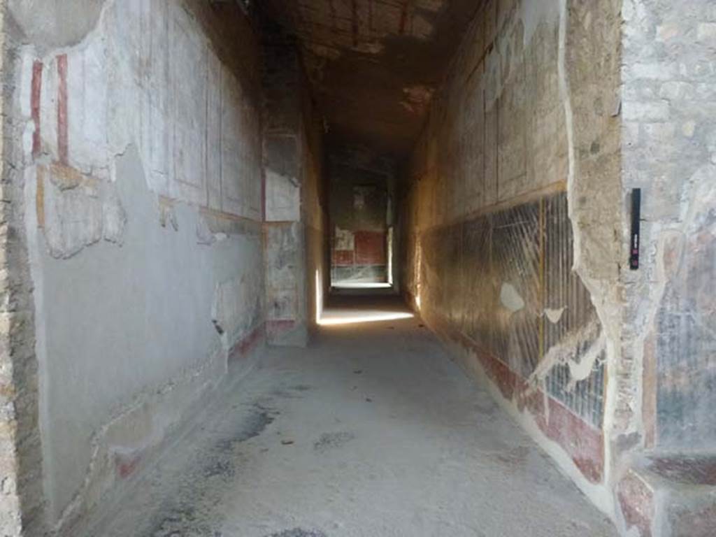 Oplontis, September 2015. Corridor 46, doorway in west wall of Portico 60, looking west.