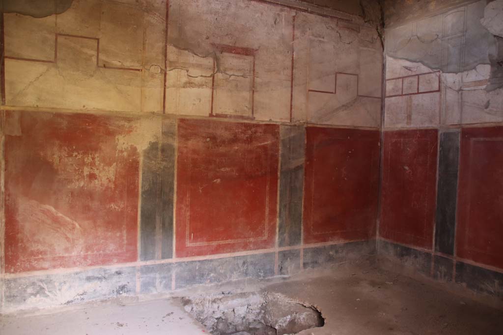 Oplontis, September 2015. Room 55, painted bird in middle of red panel on south wall.