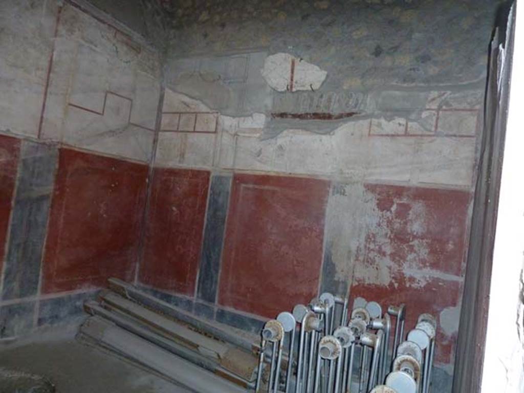 Oplontis, September 2015. Room 55, painted bird in middle of red panel on west wall.