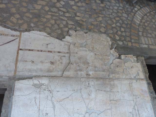 Oplontis, September 2015. Portico 60, detail of painted wall from lower south section of wall between room 88 and room 90.