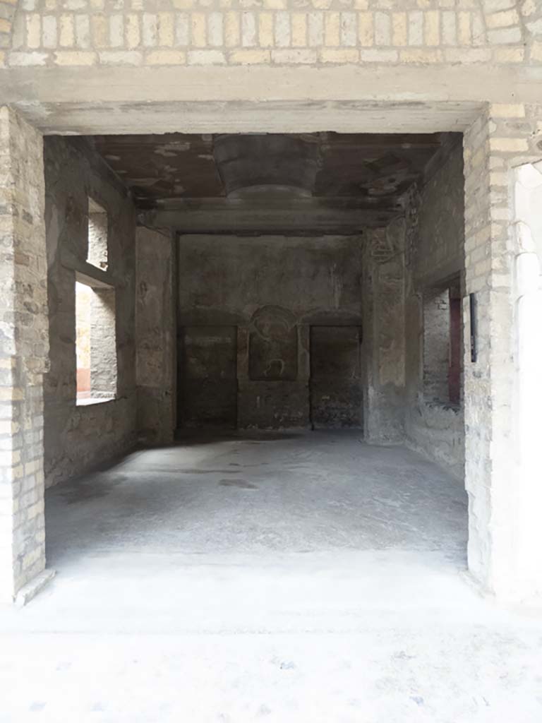 Oplontis, May 2011. Room 74, with window on south and north sides into small courtyard gardens. The rear of the room with the niches, is numbered 73 on the plan
Photo courtesy of Michael Binns.

