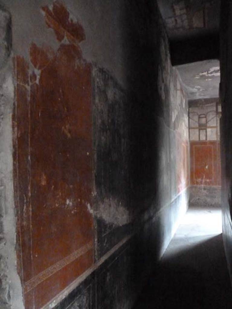 Oplontis, September 2015. Corridor 77, black zoccolo from west wall below red middle panel. 