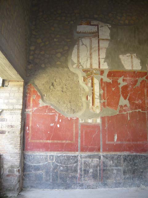 Oplontis, May 2011. Room 81, south wall, painting with swans and landscape above doorway to room 83.
Photo courtesy of Michael Binns.
