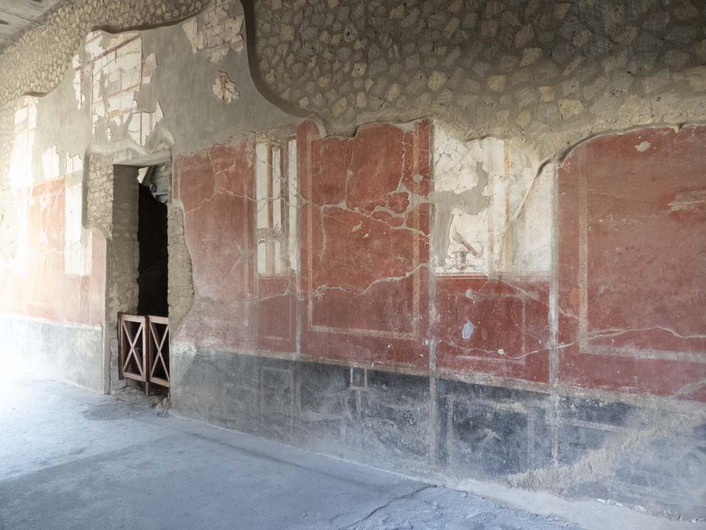 Oplontis, September 2015. Room 81, painted panel of bird and fruits from south wall.