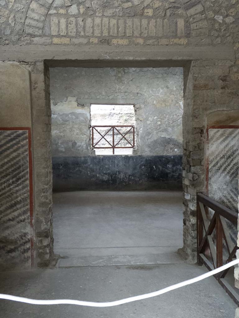 Oplontis Villa of Poppea, April 2018. Corridor 94, looking towards painted west wall near doorway to room 93. Photo courtesy of Ian Lycett-King. Use is subject to Creative Commons Attribution-NonCommercial License v.4 International.
