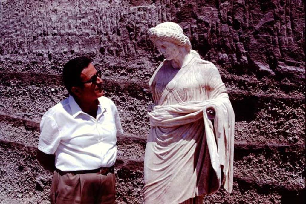 Oplontis Villa of Poppea, 1978. Statue of Nike (Victory) in position on its base. 
Photo by Stanley A. Jashemski.   
Source: The Wilhelmina and Stanley A. Jashemski archive in the University of Maryland Library, Special Collections (See collection page) and made available under the Creative Commons Attribution-Non Commercial License v.4. See Licence and use details.
J78f0073
SAP inventory number 72798.

