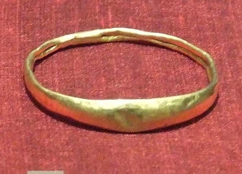 Oplontis, Villa of Lucius Crassius Tertius. Gold bracelet.
SAP inventory number 72536.
Photographed at “A Day in Pompeii” exhibition at Melbourne Museum. September 2009.
