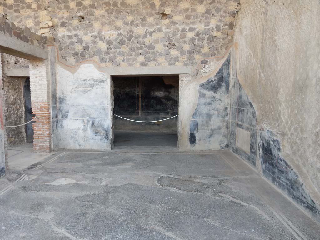 Stabiae, Secondo Complesso (Villa B), September 2015. Room 17, east wall with doorway to room 16, on left, south wall with doorway to room 15, in centre, west wall, on right. 
