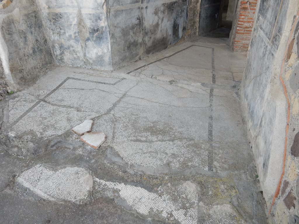 Stabiae, Secondo Complesso, September 2015. Room 16, small room or corridor leading to room 15.