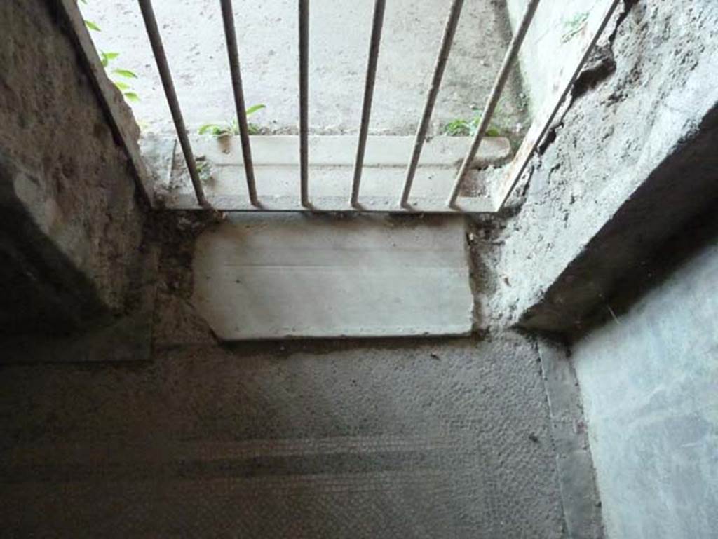 Stabiae, Secondo Complesso (Villa B), September 2015. Room 19, threshold to doorway in east wall leading into room 14.