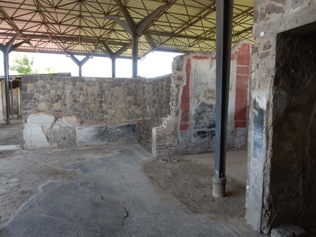 Stabiae, Secondo Complesso, June 2019. Room 14, looking east across south side, with room 20, centre right.
Photo courtesy of Buzz Ferebee.
