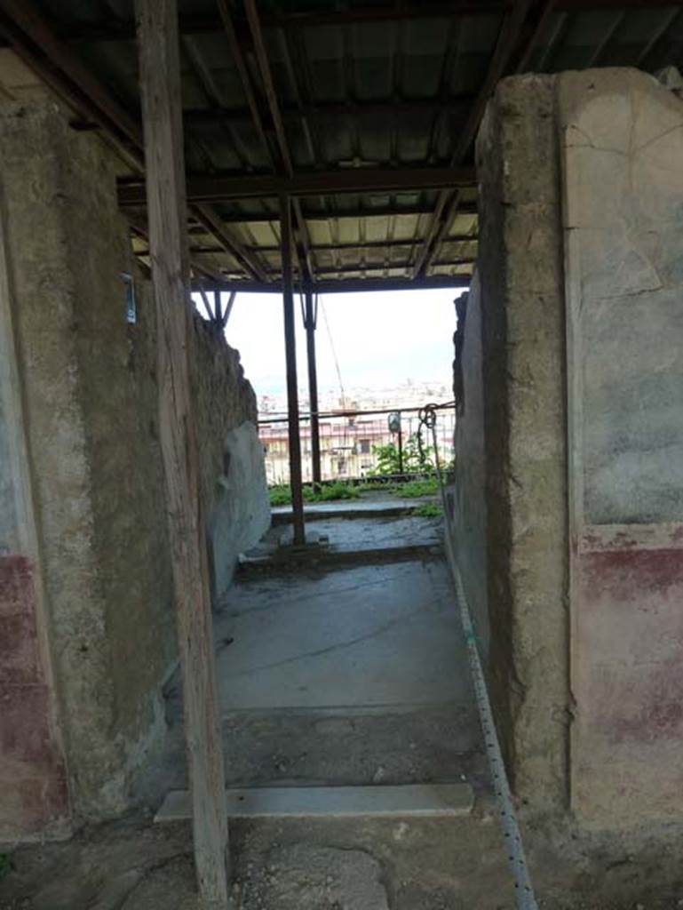 Stabiae, Secondo Complesso (Villa B), September 2015. Room 10, doorway into corridor, looking north.