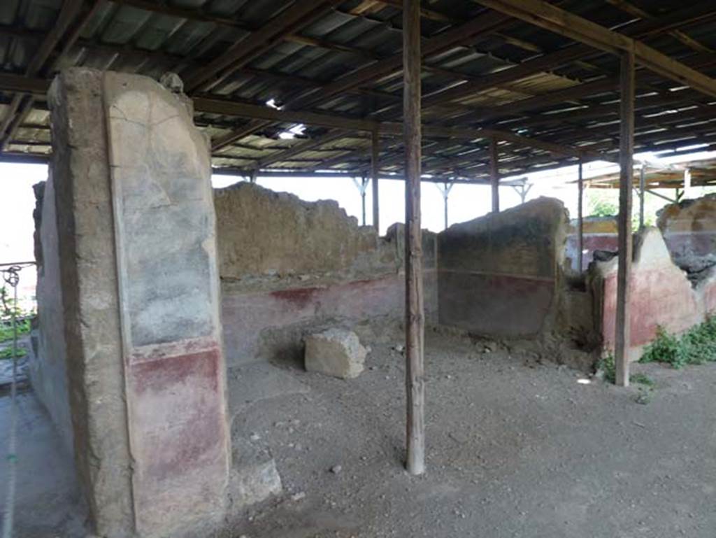 Stabiae, Secondo Complesso (Villa B), September 2015. Room 9, opening onto north portico, looking north-east.