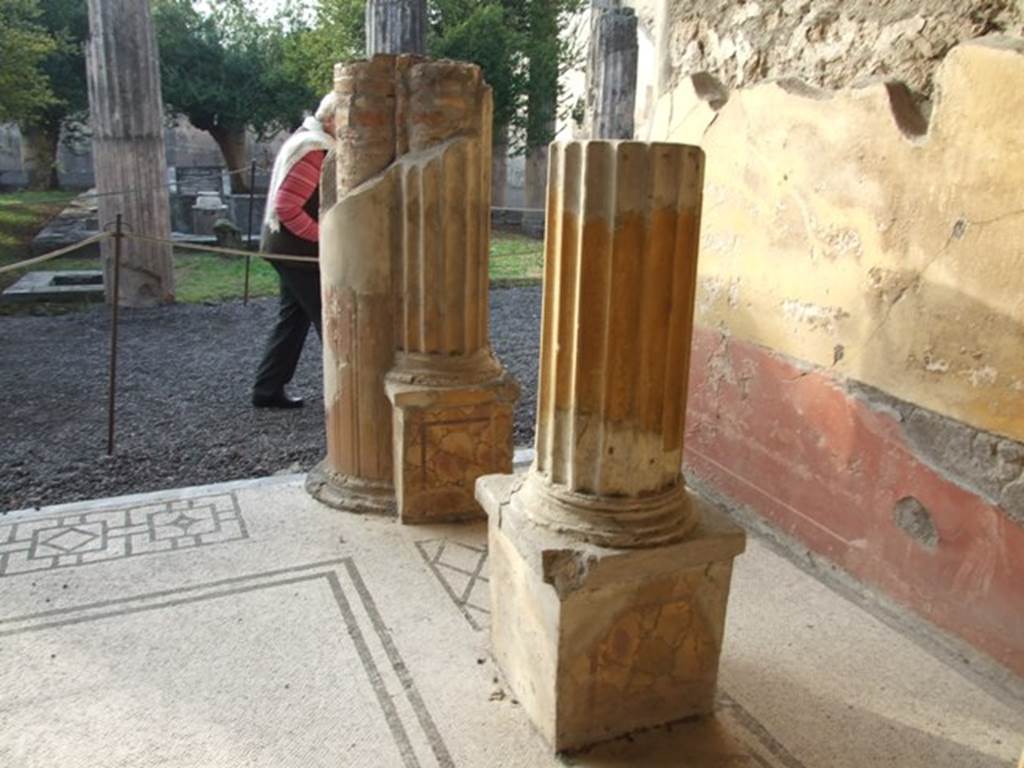 VI.9.2 Pompeii. December 2007. Room 24, Corinthian oecus, north wall and columns in north-west corner.