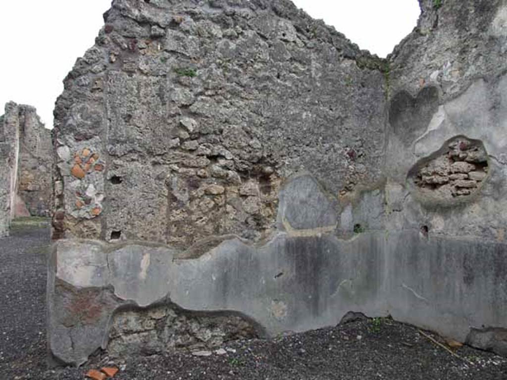 VI.9.2 Pompeii. May 2010. Room 10, east wall with doorway to atrium.