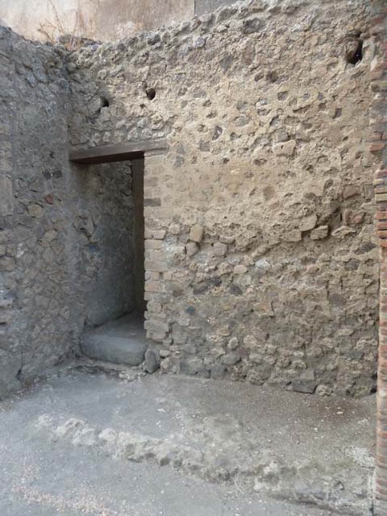 VI.12.2 Pompeii. September 2015. Looking north to small area on west side of rear Posticum.