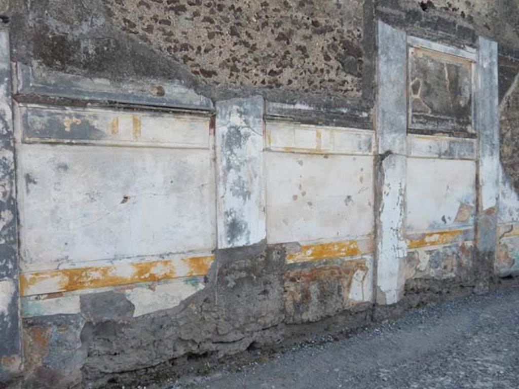 VI.12.2 Pompeii. May 2015. Looking towards west wall, in south-west corner of middle peristyle. Photo courtesy of Buzz Ferebee.