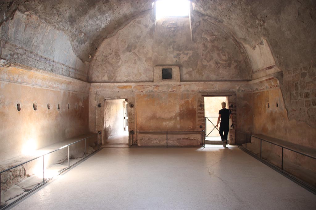 VII.5.24 Pompeii. October 2023. Apodyterium or Changing Room (14), looking south. Photo courtesy of Klaus Heese.