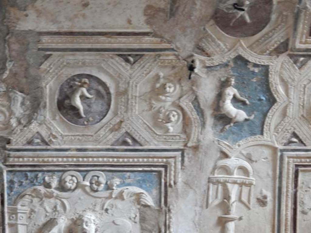 VII.5.24 Pompeii. May 2015. Detail of ceiling plaster stucco in south-east corner of tepidarium. Photo courtesy of Buzz Ferebee.
