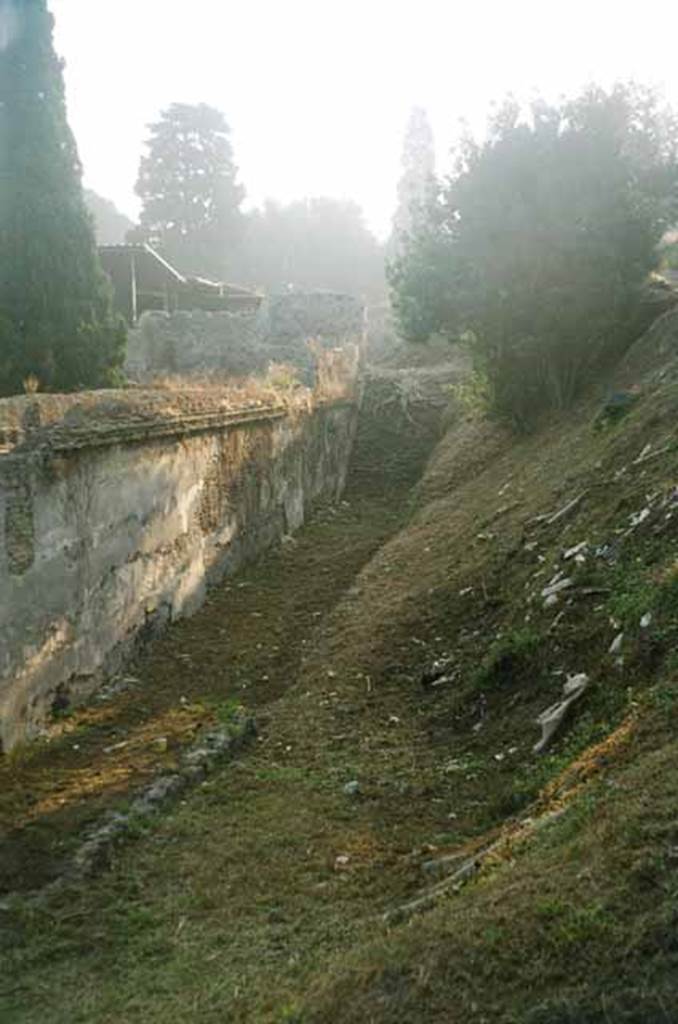 HGW24 Pompeii. July 2010. Looking east along exterior south wall towards area of unexcavated garden area. Photo courtesy of Rick Bauer.
