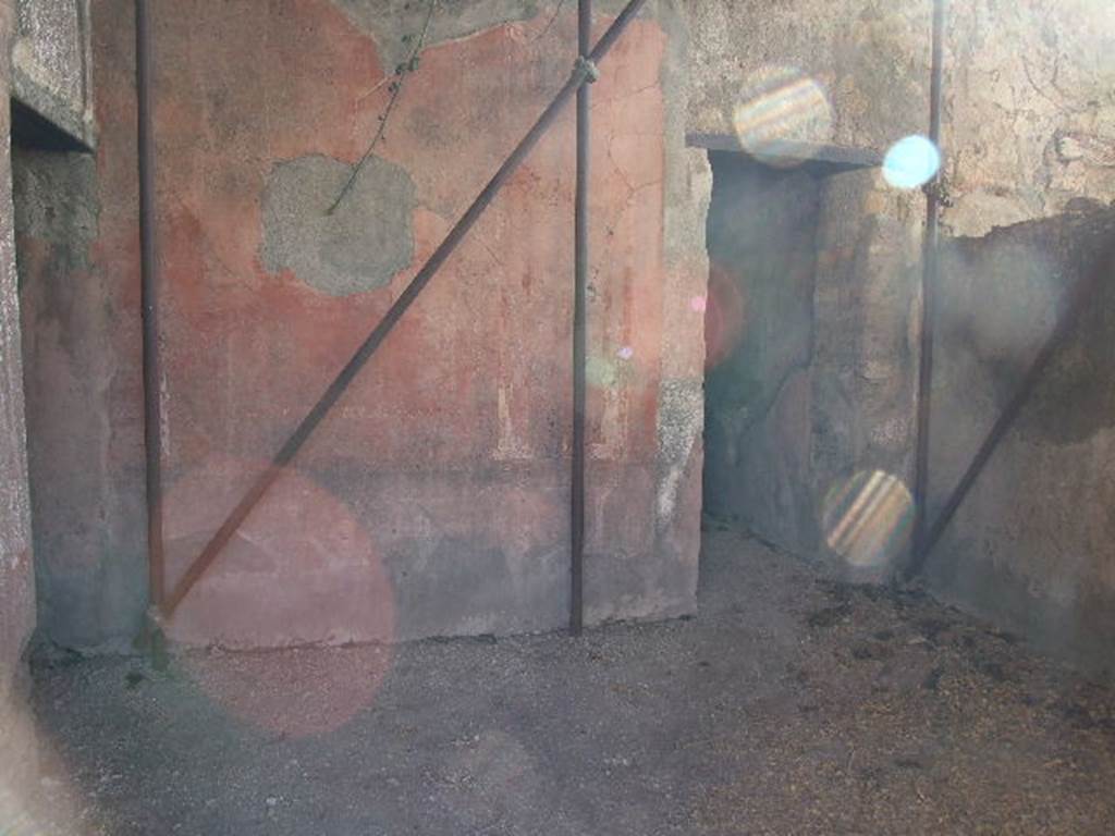 HGW24 Pompeii. December 2006. Antechamber with doorway at the rear into the main bedroom. The main bedroom, (not photographed yet)  had an apse with three windows built out into a garden, one window facing west, south and east. According to Jashemski, this garden (she called it “d”) has not yet been excavated.
See Jashemski, W. F., 1993. The Gardens of Pompeii, Volume II: Appendices. New York: Caratzas. (p.281).


