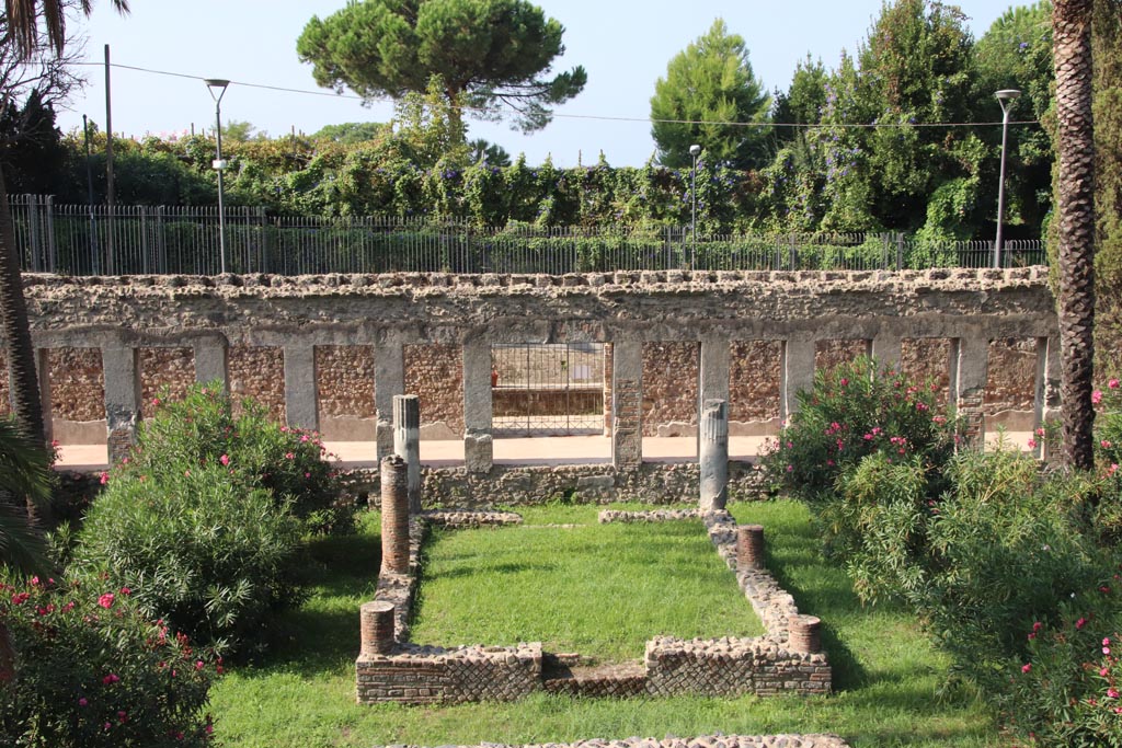 HGW24 Pompeii. Villa of Diomedes. October 2023. 
Looking west from area of large exedra on upper floor towards pergola. Photo courtesy of Klaus Heese.
