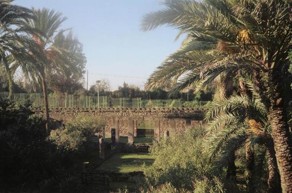 HGW24 Pompeii. September 2007. Looking west across garden. Photo courtesy of Rick Bauer.