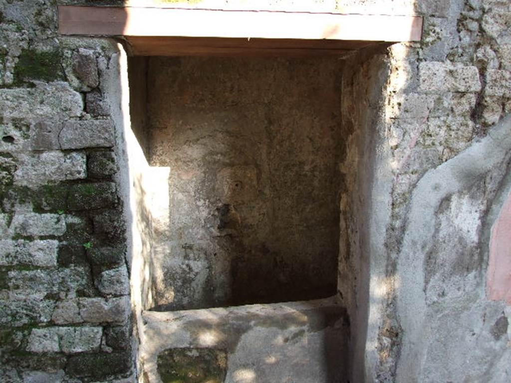 HGW24 Pompeii. December 2006. Looking east towards fountain? in east portico. 