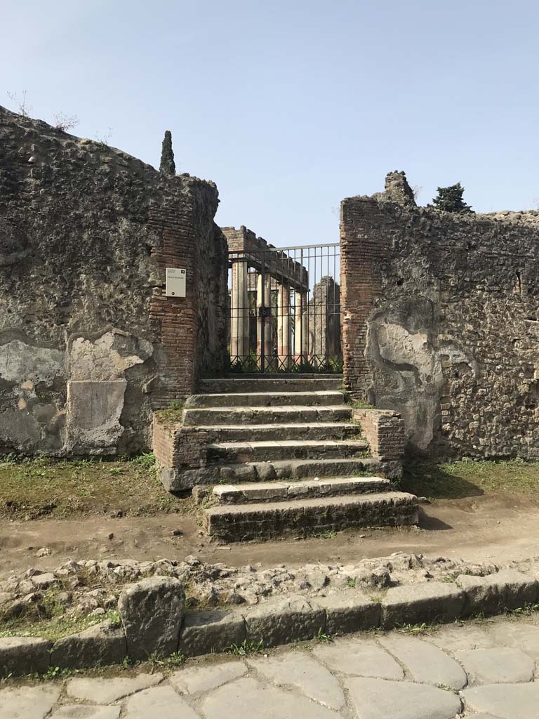 HGW24 Pompeii. April 2019. Looking west to entrance doorway. Photo courtesy of Rick Bauer.