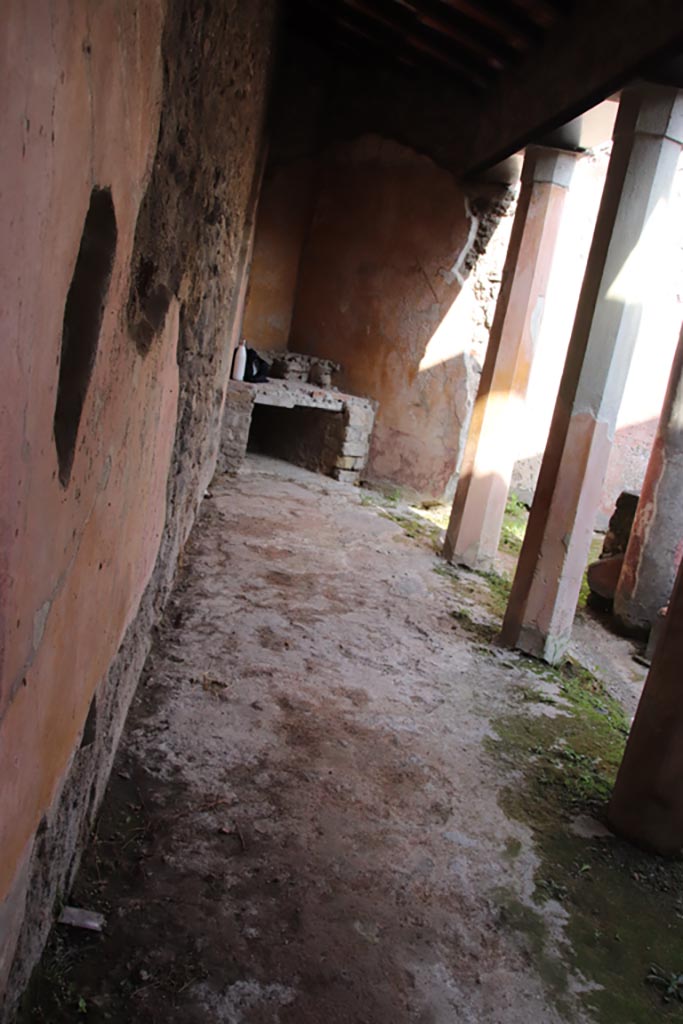 HGW24 Pompeii. Villa of Diomedes. October 2023.
Looking north along west side towards small hearth. Photo courtesy of Klaus Heese.
