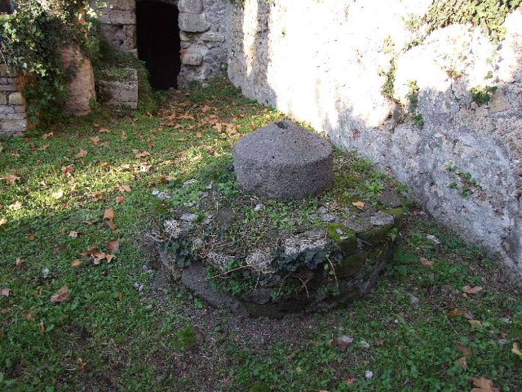 HGE12 Pompeii. December 2006. North-east corner of north end of Villa, with mill near east wall.