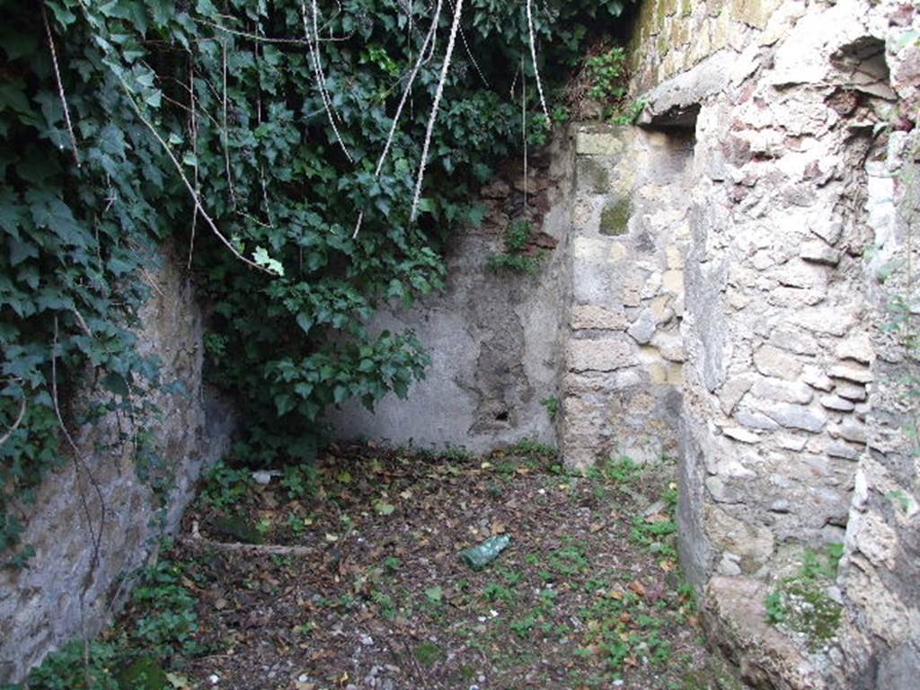 HGE12 Pompeii. December 2006. Looking north into room.