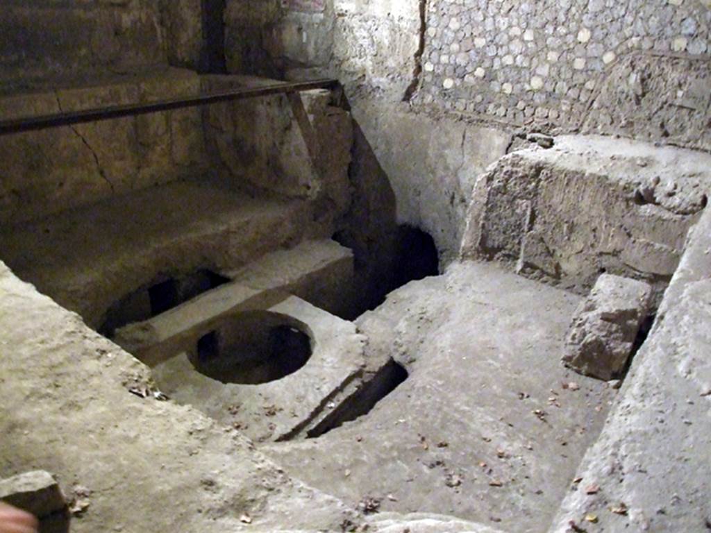 Castellammare di Stabia, Villa San Marco, December 2006. Room 29, bath in caldarium. According to Keppie, these baths in the caldarium were heated by a bronze water-tank which was acquired by Sir William Hamilton.
The water-tank was lost in the wrecking of the HMS Colossus in 1798, near the Isles of Scilly. See Keppie, L. (2009). The Romans on the Bay of Naples: an archaeological guide. The History Press, Stroud, Glos. (p.149)
