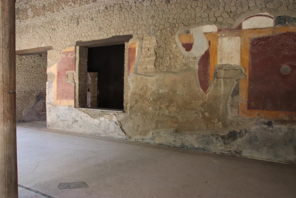 Villa San Marco, Stabiae, October 2022. 
Portico 5, looking towards north wall with doorway into corridor 17, and window into room 18. Photo courtesy of Klaus Heese.
