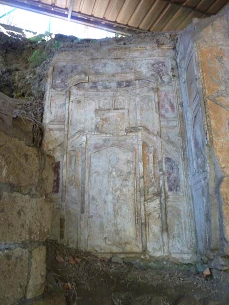 Villa San Marco, Stabiae, September 2015.  Area 65, detail of stucco of Fortuna from niche 3.