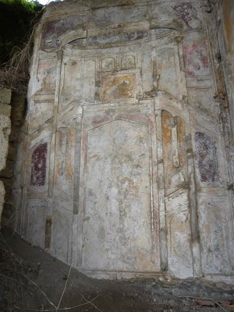 Villa San Marco, Stabiae, 2010. Room 64, nymphaeum at southern end of peristyle garden. 
Niche with stucco of Fortuna. Photo courtesy of Buzz Ferebee.
