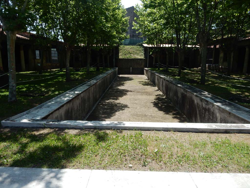 Villa San Marco, Stabiae, June 2019. Looking south across pool 15 and peristyle of area 9.  
Photo courtesy of Buzz Ferebee
